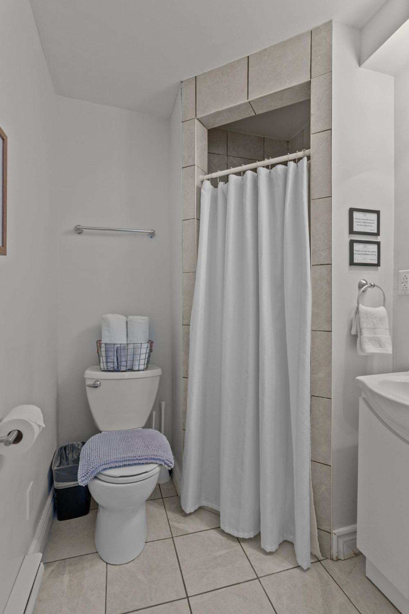 Hotel Mckay Manor On Duckworth à Saint-Jean de Terre-Neuve Extérieur photo